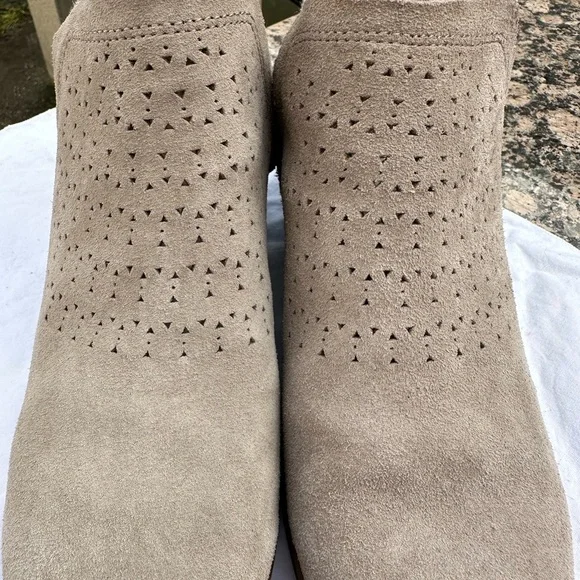 Tom’s Grey Suede Booties - Picture 4 of 14